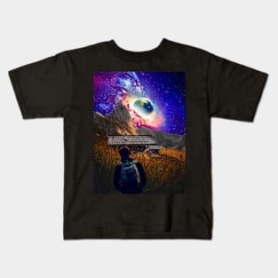 Looking into space Kids T-Shirt